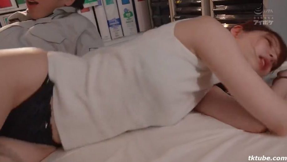 【明里つむぎ】美脚女教師がパンストマニアに襲われ犯される！