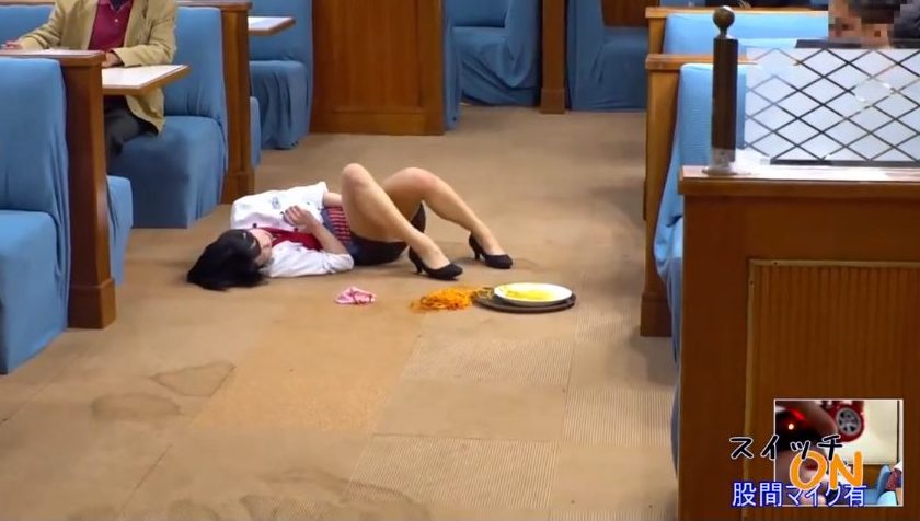 美脚美少女に強力ローターを強制挿入！アルバイト中ガクブル痙攣大量失禁お漏らし！